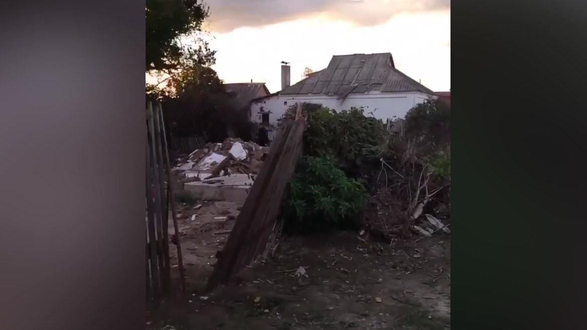 Video: Rusové na Krymu omylem vystřelili z tanku a zasáhli obytný dům